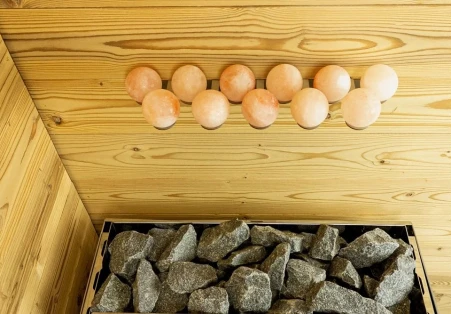 Prednosti himalajske soli v savni in kako jo tam uporabljati