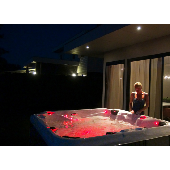 SPA masažni bazen – Repose