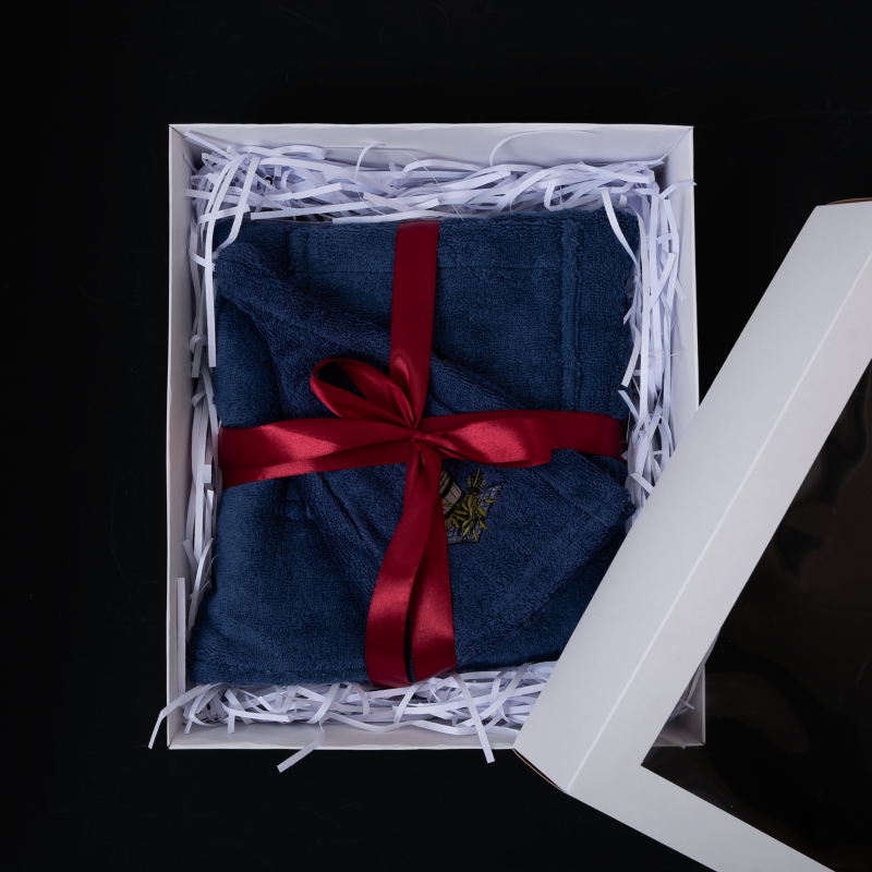 Darilni set za Njega - MODER, 55x150 cm, v darilni škatli. Predpasnik in kapa za savno