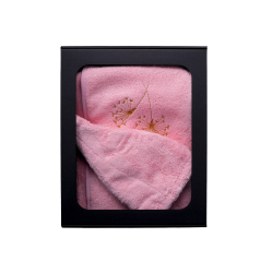 Darilni set v darilni škatli za NJO. Ženska savna kapa in predpasnik - ROZA 